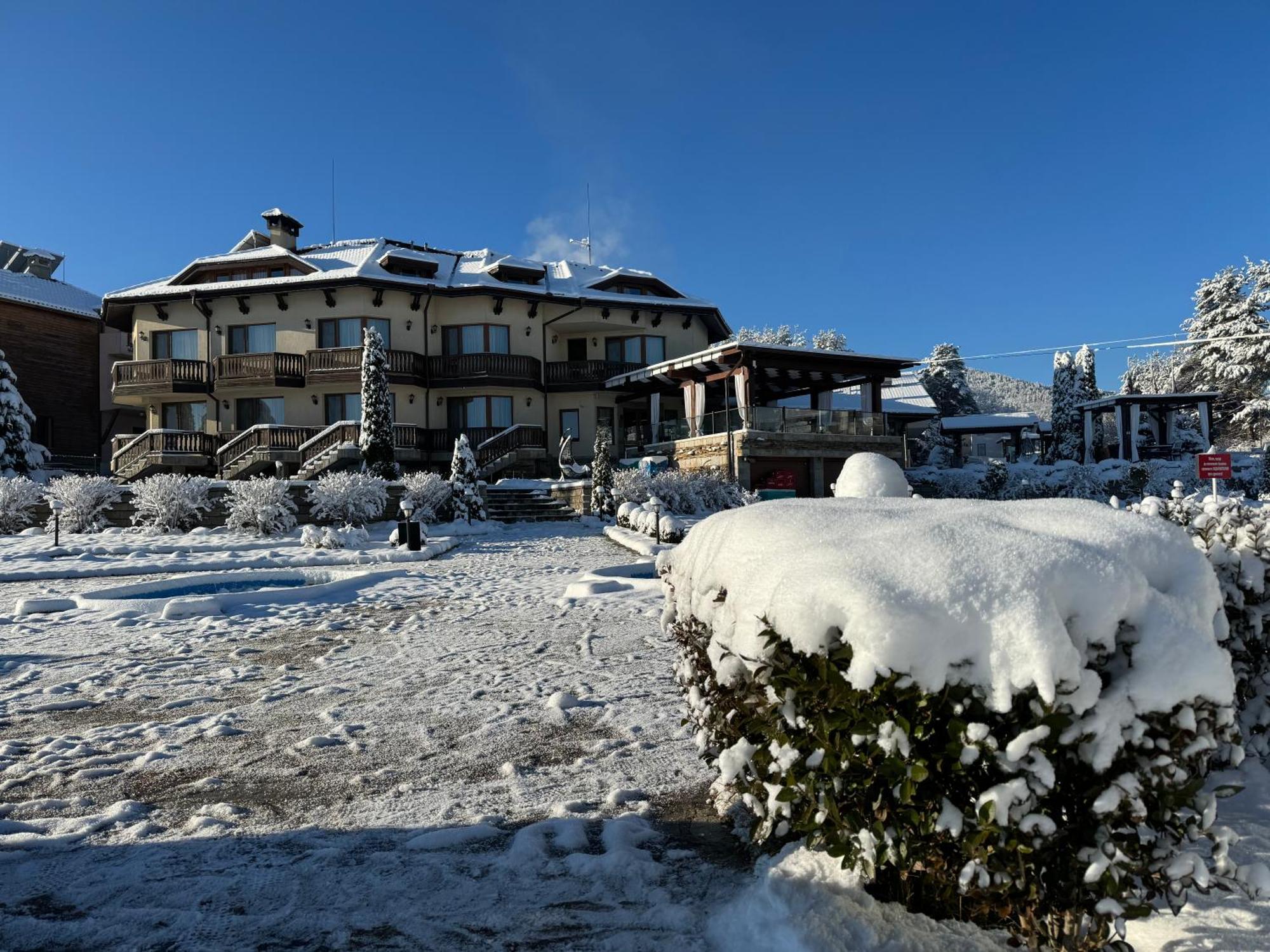 Family Hotel Eterno Tsigov Chark Exteriör bild