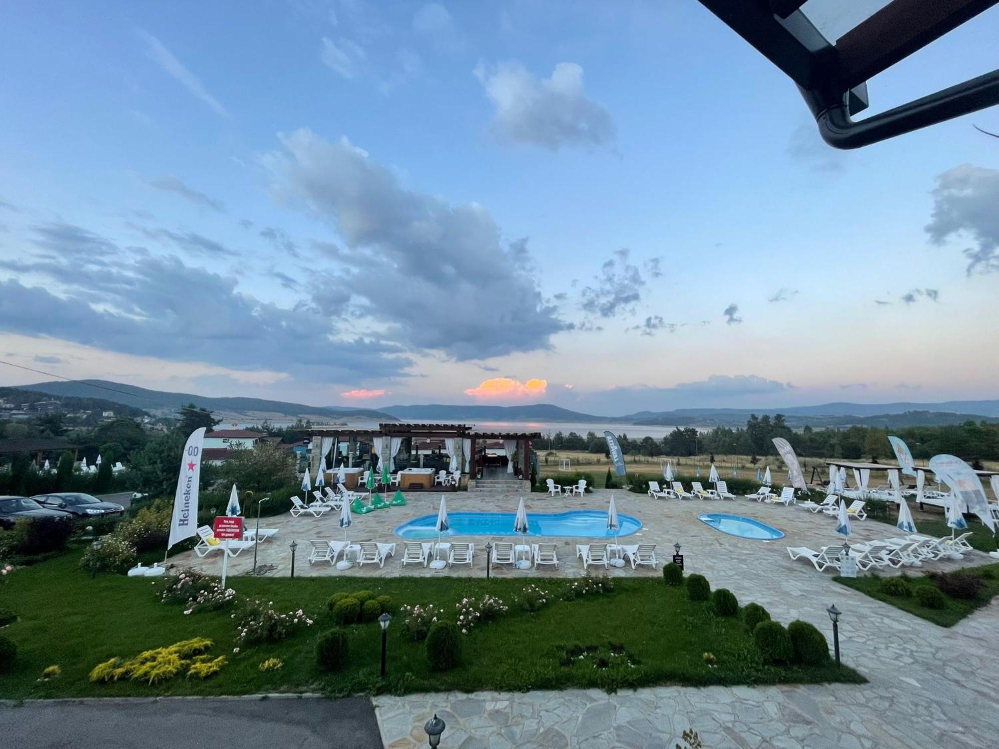 Family Hotel Eterno Tsigov Chark Exteriör bild